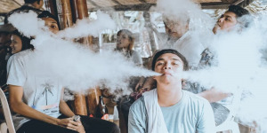 Vape tricks: o que são + 4 tutoriais pra você aprender a fazer!